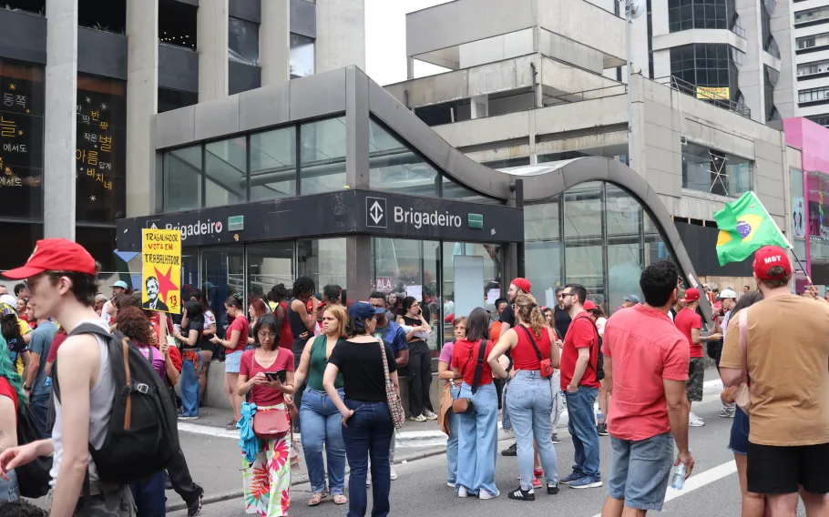 A Revolução de Barriga Cheia: A Paradoxa dos Manifestantes Pró-Lula 1 lulanapaulista