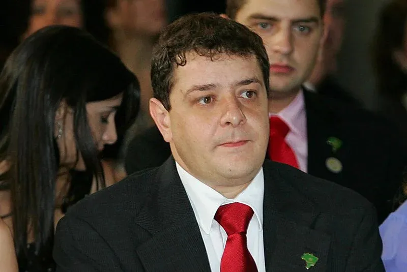 CPMI para investigar Lulinha atinge 50 assinaturas, mas ainda precisa de apoio adicional 1 lulinha lula corrupcao.jpeg