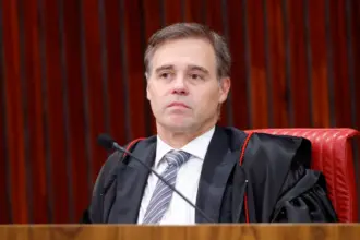 TSE determina retirada de anúncios do PT e posts da CUT contra Flávio Bolsonaro 4 mendonca tse