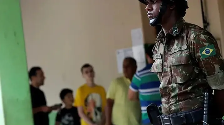 Militares e policiais deverão se manter a 100 metros das seções eleitorais até o dia 5 de outubro 1 militares eleicoes.jpeg