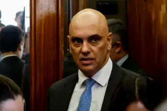 STF determina prisão de mulher condenada a 14 anos por atos de 8 de janeiro 5 moraes 1 910x568.jpg