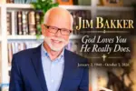 Morre Jim Bakker, famoso televangelista americano, aos 86 anos 4 morre jim bakker televangelista fraudes escandalos