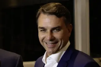 Flávio Bolsonaro registra 56,1 milhões de votos no primeiro turno de 2026, superando pai 4 news 143998