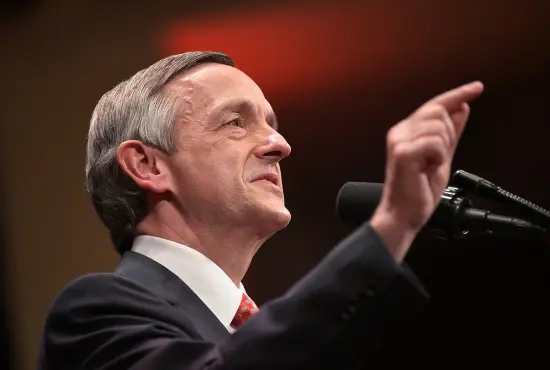 Pastor Robert Jeffress critica James Talarico e o Partido Democrata por supostos valores contrários à fé 1 news 144083