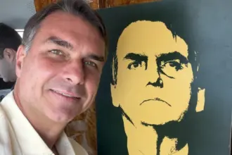 Flávio Bolsonaro apresenta PEC para restringir candidaturas familiares à Presidência 4 news 144251
