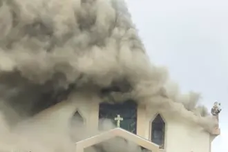 Incêndio devasta Igreja Matriz de Treze de Maio, em SC 3 news 144416