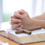 Distrito escolar de Illinois encerra restrições a grupos cristãos e paga indenização 3 news 145018