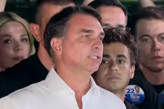 Gazeta do Povo critica apreensão do passaporte de Flávio Bolsonaro 4 news 145250