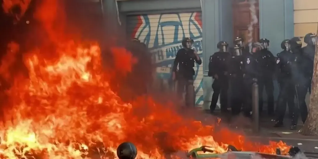 Vandalismo atinge sinagoga e comércios judaicos na França durante protestos 1 onda de vandalismo na franca atinge sinagoga e comercios judaicos 1024x5121 1