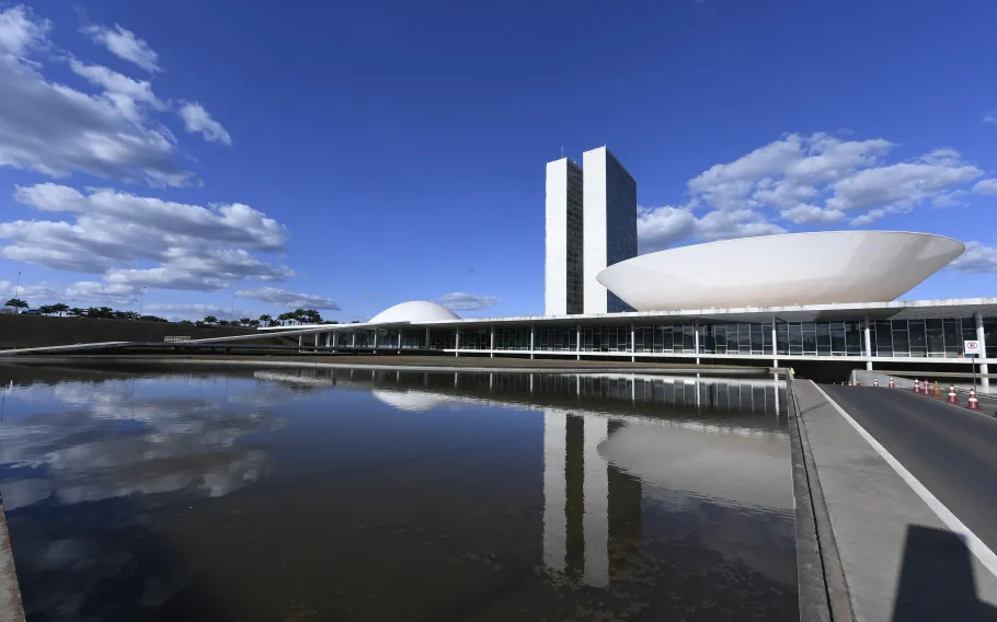 Eleições resultam na perda de mandato para 189 congressistas 1 por que sao paulo e acre tem o mesmo numero de senadores 910x568.jpg 1