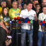 Flávio Bolsonaro contesta resultado da eleição e anuncia pedido de anulação 3 pronunciamento Flavio Bolsonaro EFE menor