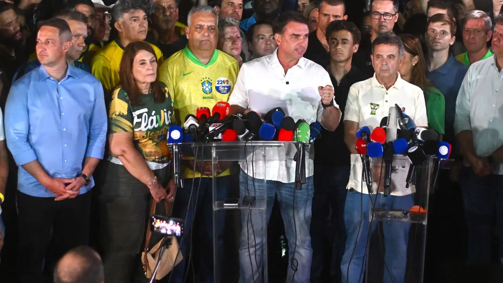 Flávio Bolsonaro contesta resultado da eleição e anuncia pedido de anulação 1 pronunciamento Flavio Bolsonaro EFE menor scaled