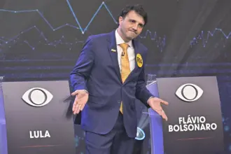 Renan Santos se abstém de votar e critica Flávio Bolsonaro no segundo turno 8 renan santos foto renato pizzutto band