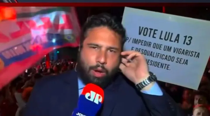 Repórter da Jovem Pan sofre ataque de manifestantes em São Paulo 1 reporter atacado pt.jpeg