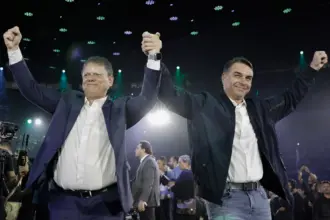 Flávio Bolsonaro propõe acabar com reeleição presidencial para fortalecer alianças políticas 4 republicanos flavio tarcisio