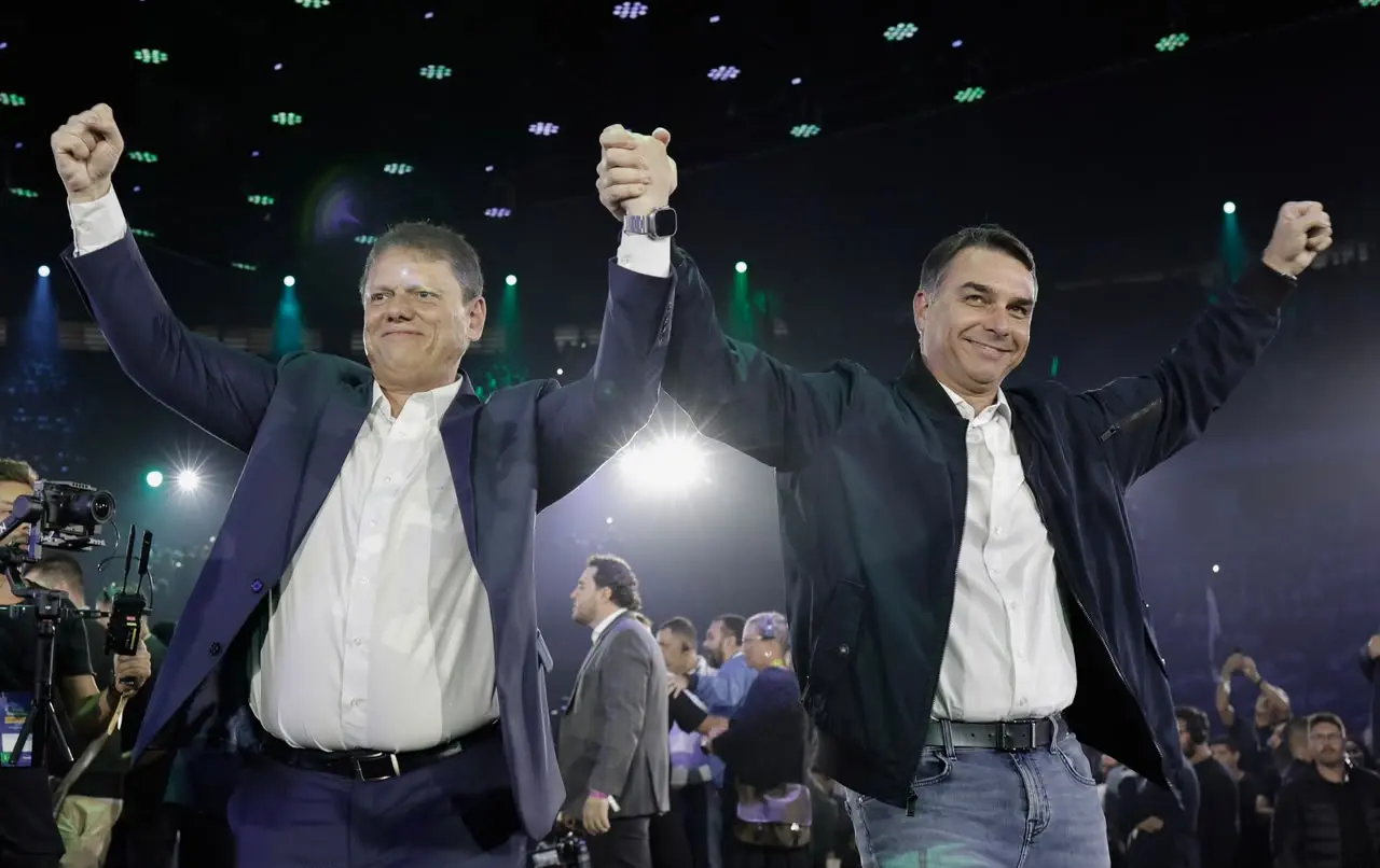 Flávio Bolsonaro propõe acabar com reeleição presidencial para fortalecer alianças políticas 1 republicanos flavio tarcisio