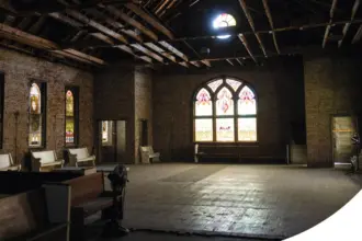 Reimaginando Espaços Sagrados: Uma Nova Vida para Igrejas em Declínio 6 second acts for sacred spaces