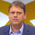 Tarcísio de Freitas anuncia estratégia de comunicação contra fake news do PT 4 tarcisio arena 910x568.png
