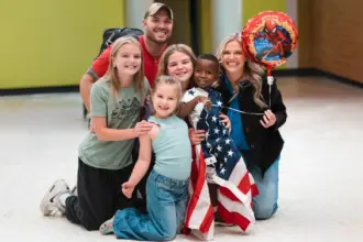 Famílias adotivas americanas enfrentam dificuldades para trazer filhos do exterior para casa 6 travel ban blocks adoption