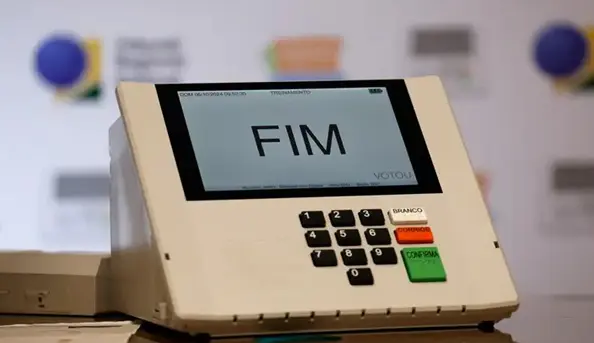 Mudanças nos locais de votação podem ocorrer até domingo; veja como verificar 1 urna eletronica eleicoes 2026 clausula de barreira.jpg