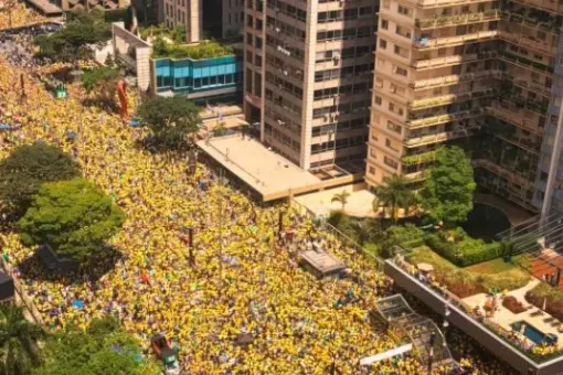 Ato pró-Flávio Bolsonaro reúne 71,9 mil pessoas na Avenida Paulista 7 usp ato de flavio.jpeg
