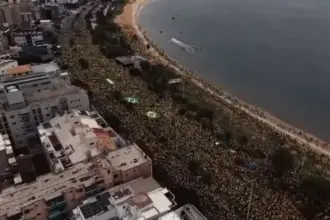 Flávio Bolsonaro mobiliza grandes multidões em atos na Bahia e no Espírito Santo 4 whatsapp image 2026 10 17 at 18.12.49.jpeg