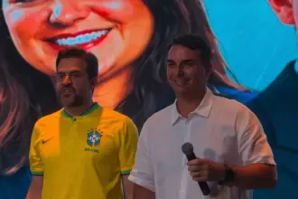 Flávio Bolsonaro se encontra com influenciadores em Barueri para planejar campanha presidencial 5 whatsapp image 2026 10 20 at 19.05.03 910x568.jpeg