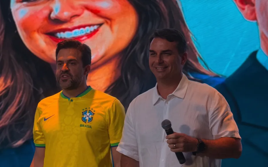 Flávio Bolsonaro se encontra com influenciadores em Barueri para planejar campanha presidencial 1 whatsapp image 2026 10 20 at 19.05.03